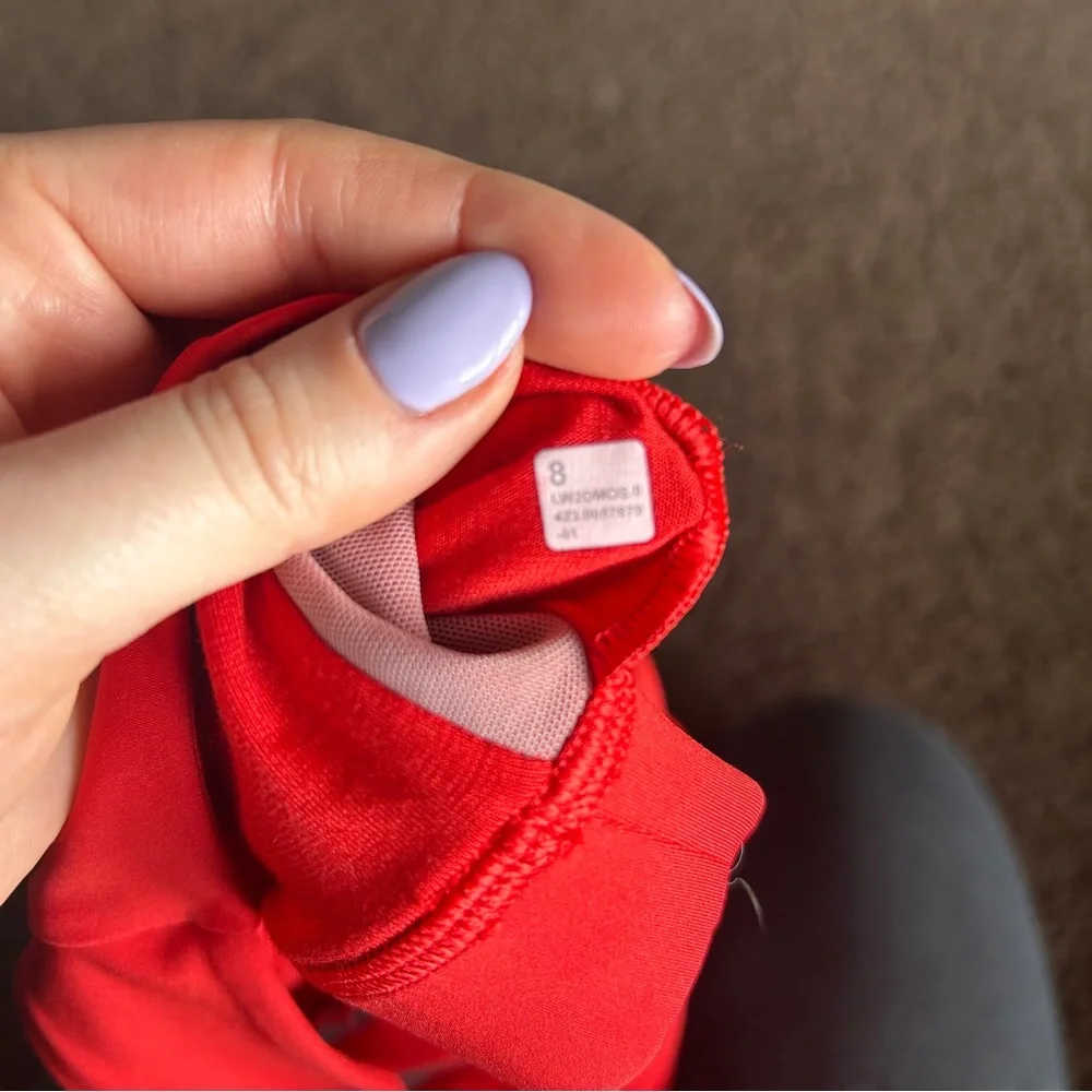 2 Lululemon sports bras size 8 - Picture 3 of 4